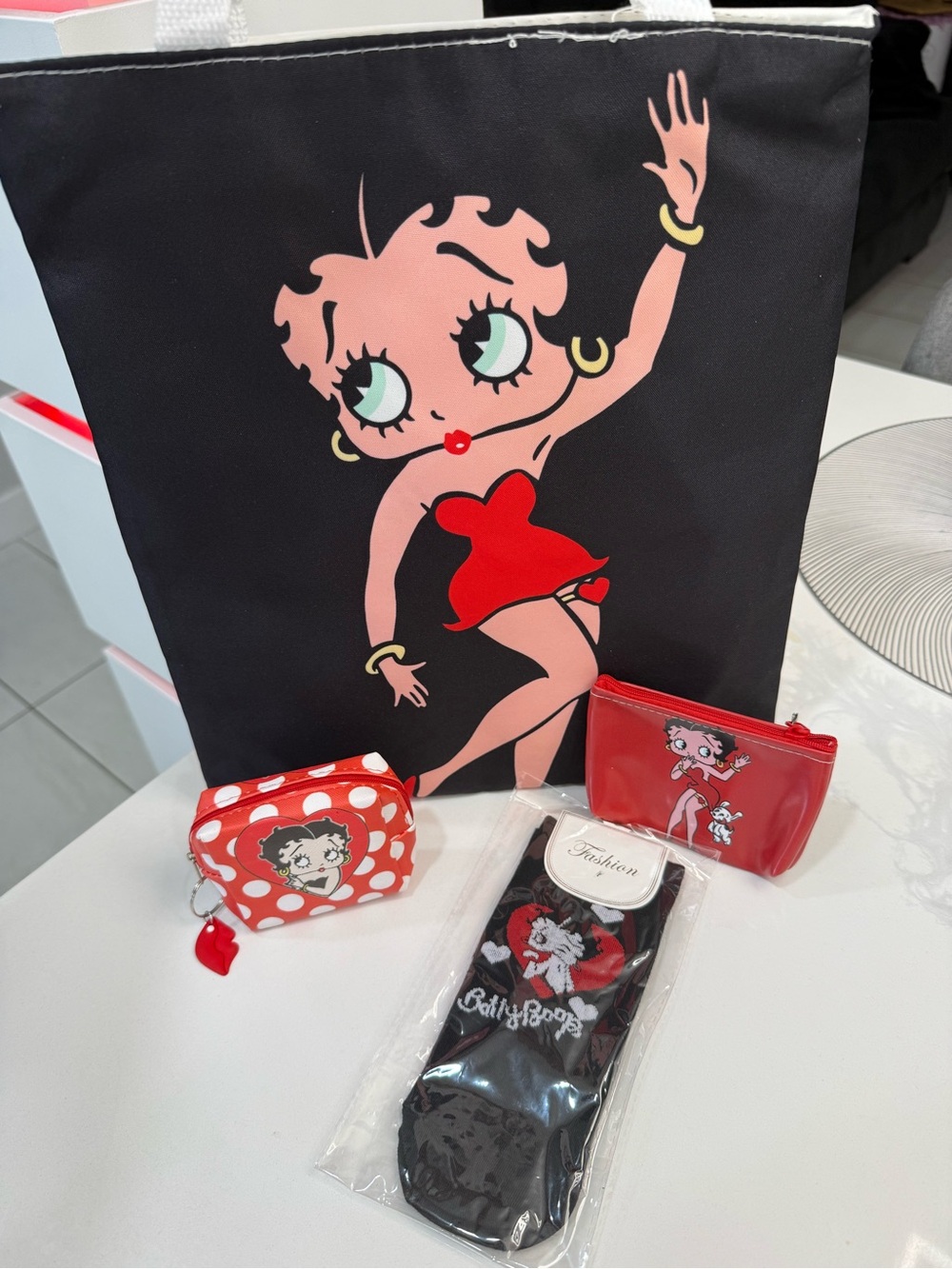 Betty Boop Black Tote with Red Character socks and 2 pouches new 12x14